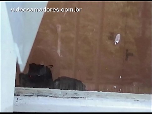 ❤️ Gizon hunkigarria bere neska-laguna beste mutil batekin ikusten, putz-bideo bat grabatzen bikotea molestatu gabe ️ Azal pornoa gugan ﹏