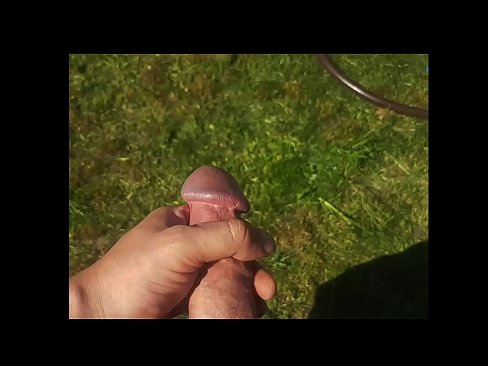 ❤️ Hottie beroa bere pussy arrosa izorratu egiten du eta udako lorategi batean squirt batekin esperma egiten du ️ Azal pornoa gugan ﹏