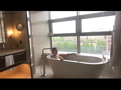 ❤️ Babe izugarria Sutsuki jertzen da bere pussy off bainugelan ️ Azal pornoa gugan ﹏