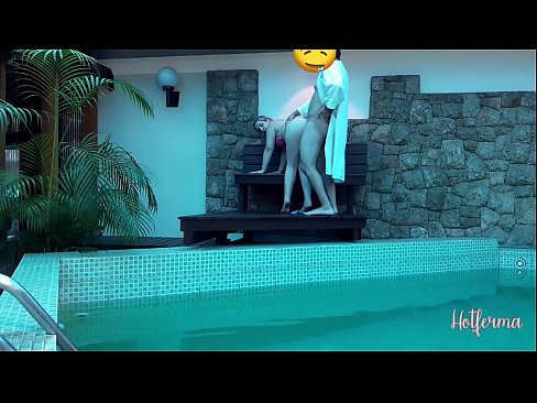 ❤️ Boss neskamea igerilekura gonbidatzen du, baina ezin izan dio beroari eutsi ️ Azal pornoa gugan ﹏