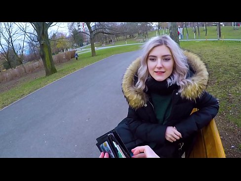 ❤️ Ezezagun baten esperma beroa irensten du diruaren truke - Eva Elfie-k parkean putz egin du ️ Azal pornoa gugan ﹏